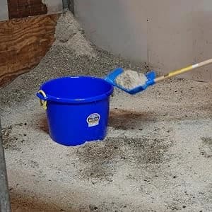 Plastic Hook Over Feeder | Mountable Livestock and Pet Feed Bucket | Horse Feed Bucket | Made in USA | 15 Quarts — Plastic Buckets