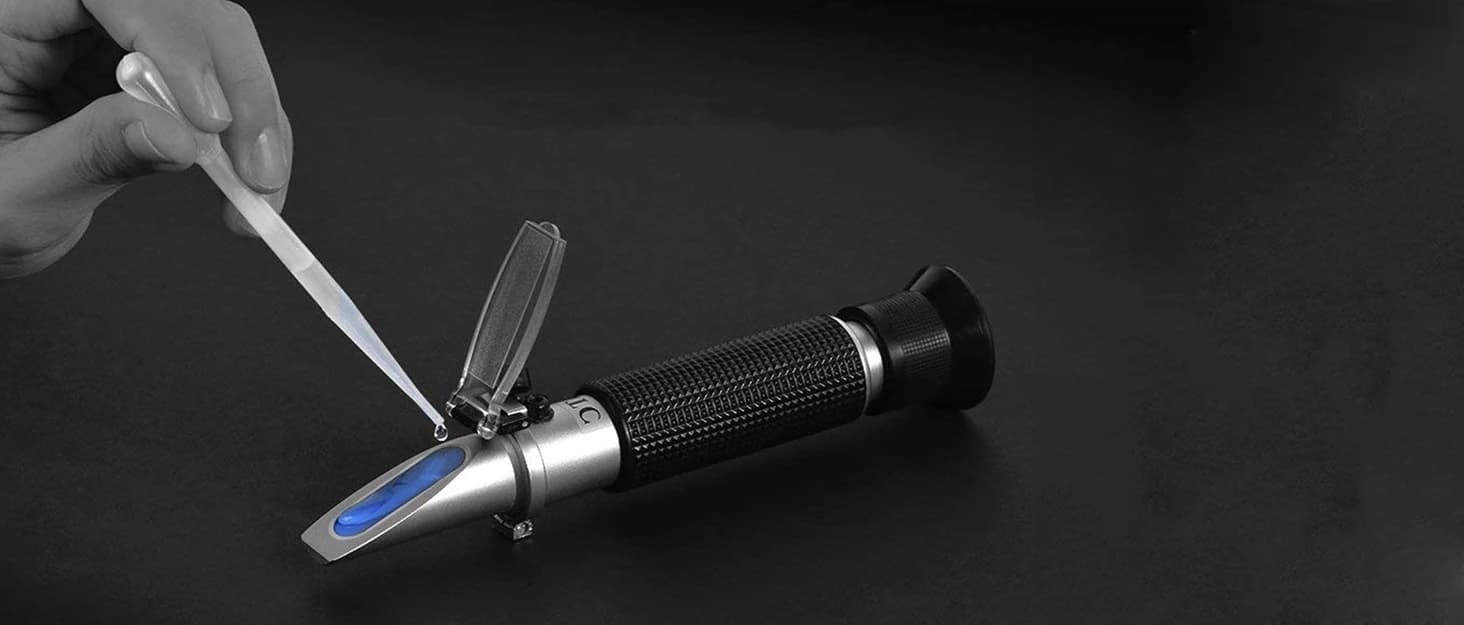 Salinity Refractometer for Seawater and Marine Fishkeeping Aquarium 0-100 PPT with Automatic Temperature — collection imagery